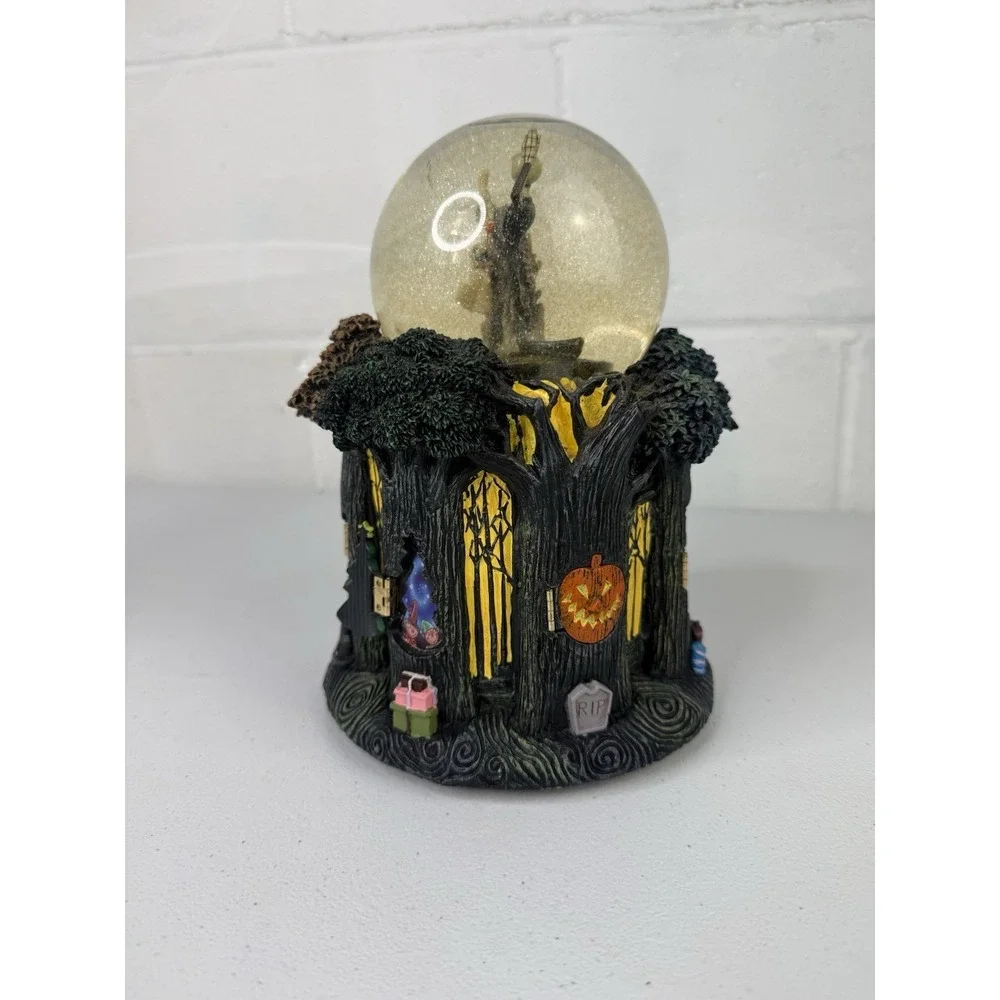 NIGHTMARE BEFORE CHRISTMAS HOLIDAY TREE DOOR SNOWGLOBE